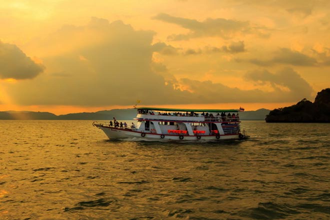 Phang Nga Bay by Big boat with Sunset and Seafood dinner