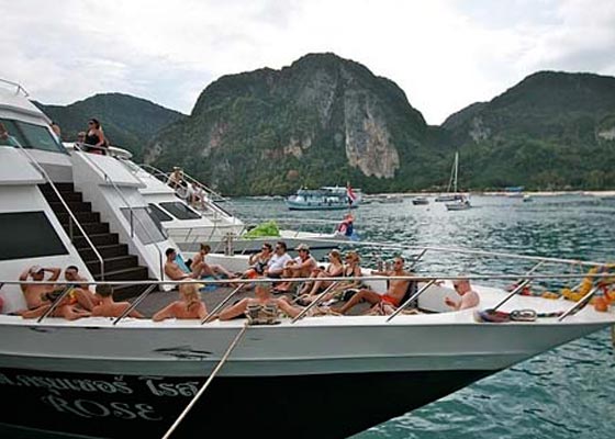Phi Phi Island Tour by big boat Tour