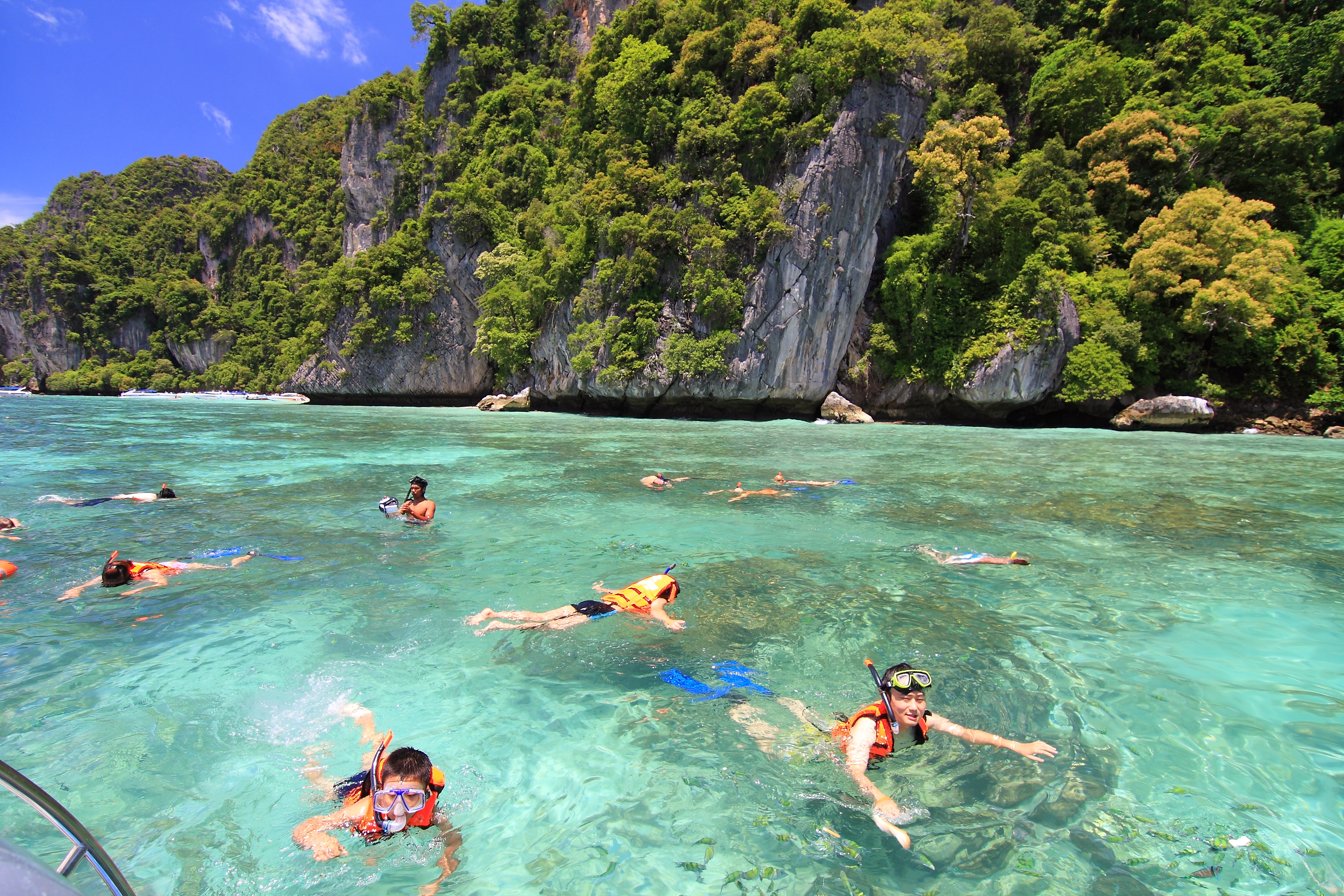 Phi Phi Island Tour by Speed Boat Half Day
