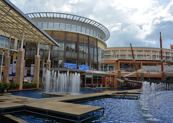Private Shopping at JuncyLon  with Show + Buffet Dinner at Phuket Fantaesea